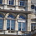 Les stores des fenêtres du Palais Royal