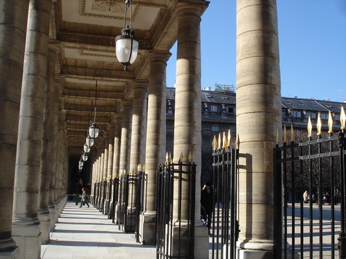 les grilles à pointes d'or